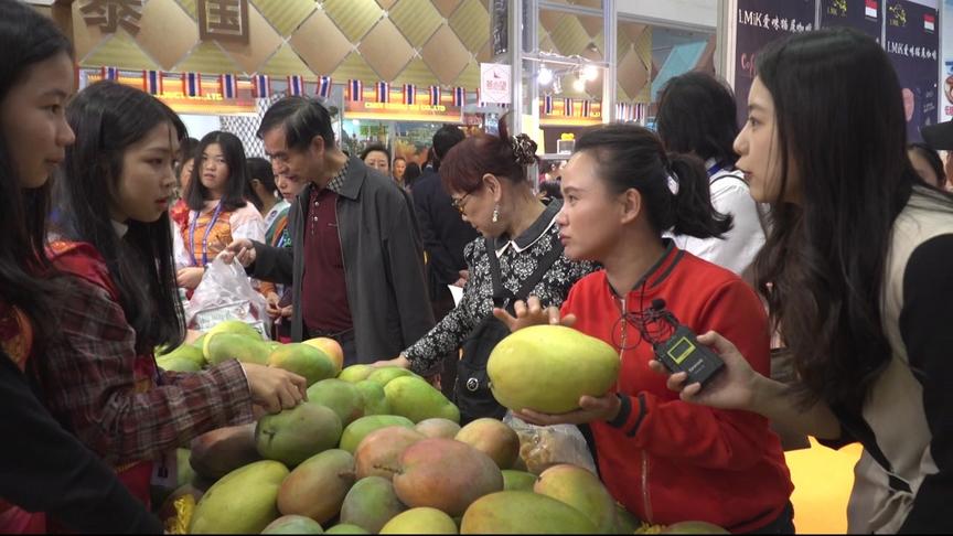 [图]美女主持人偶遇网红九妹，姐妹淘一起逛农交会