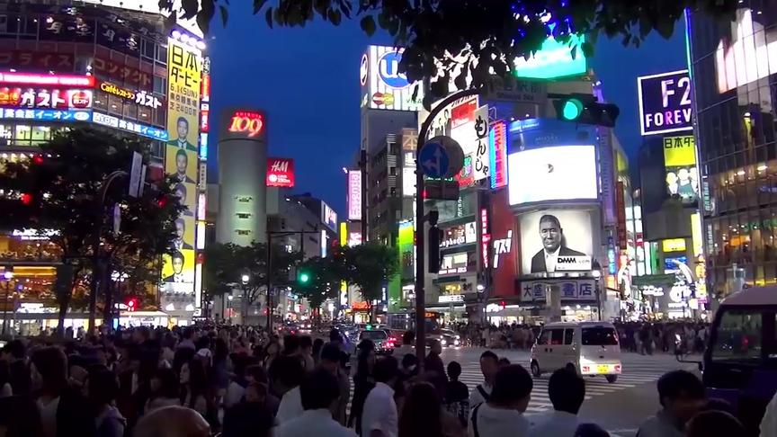 [图]夜晚的日本东京街头是什么样？人超多夜景不错