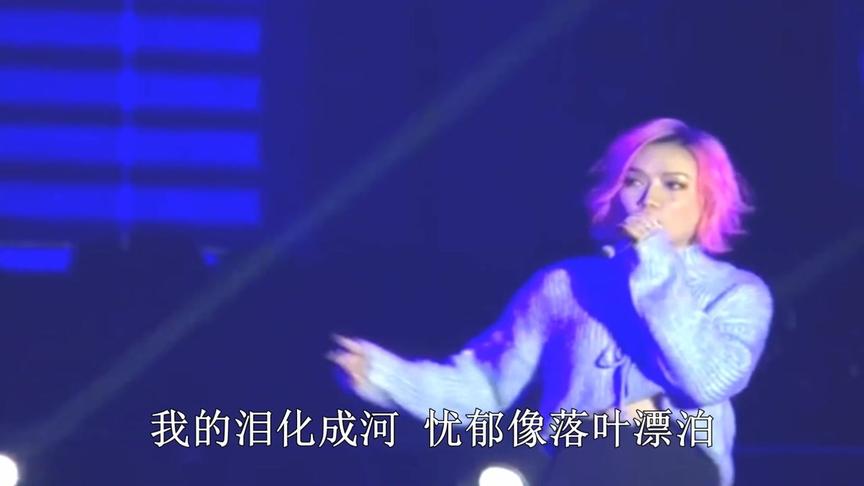 [图]歌曲《两个人的回忆一个人过》现场带字幕，演唱：歌手庄心妍