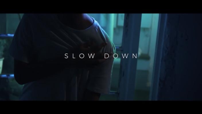 [图]慵懒女声版《Slow Down》，开口脆