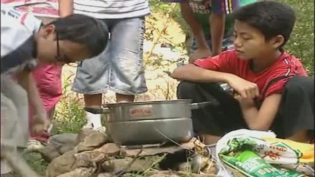 [图]快乐星球：四一班同学爬山自己做饭解决午餐，这伙食可以的