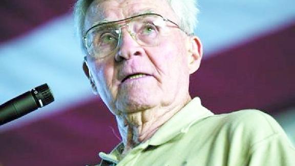 《历史人文》_此人一人杀了20万日本人，日本要求他道歉，他说不介意再来一次