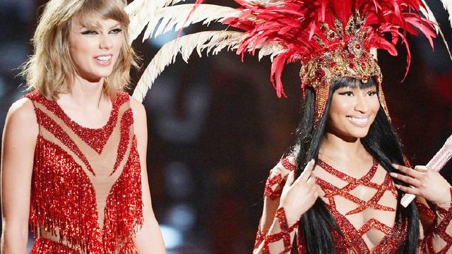 [图]霉霉Taylor Swift与麻辣鸡Nicki Minaj竟然同台演唱！「超清现场」