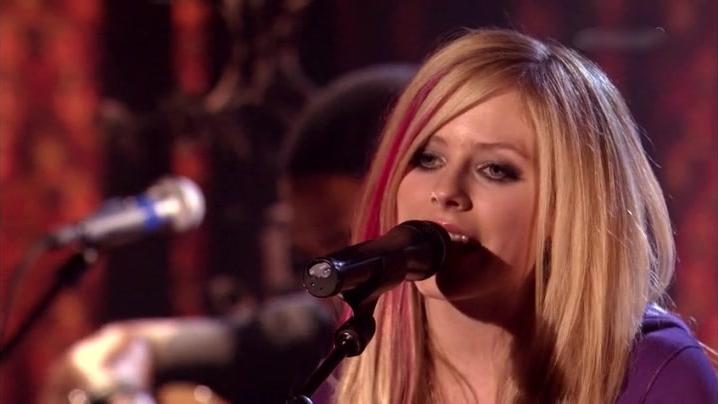 [图]艾薇儿·拉维尼（Avril Lavigne）成名作《Complicated》现场版！