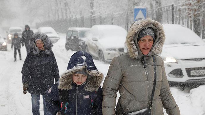 [图]莫斯科迎本世纪最强降雪 市民：俄罗斯的冬天就该这个样！