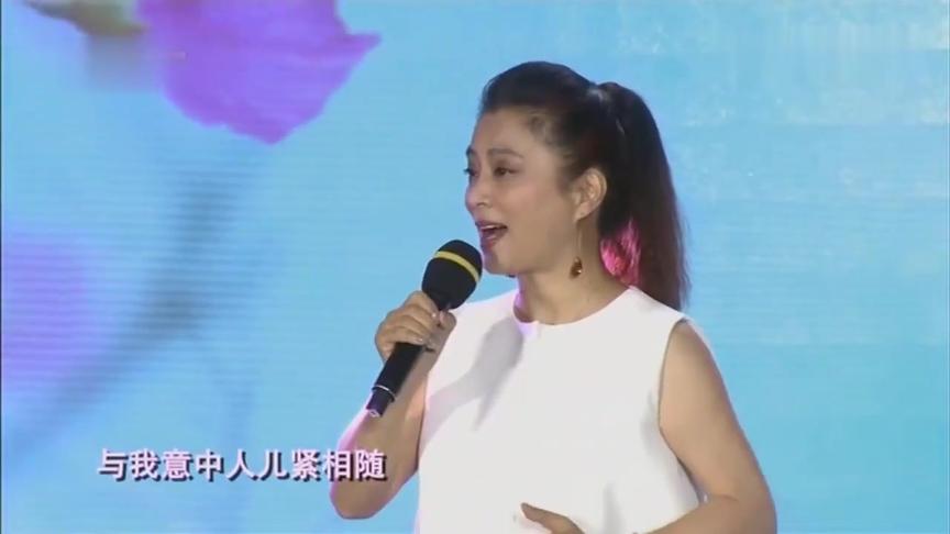 [图]李玲玉演唱歌曲《女儿情》动人的旋律，超好听