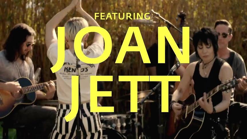 [图]美国 麦莉 赛勒斯和琼·杰特（Joan Jett）合唱《Different》LIVE