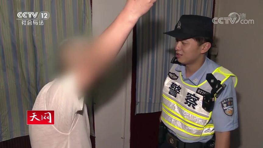 [图]白天坚守在岗 夜晚仍不停歇 跟随巡逻民警体验