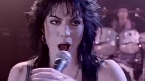 [图]摇滚女皇Joan Jett《I Hate Myself for Loving You》超燃现场版