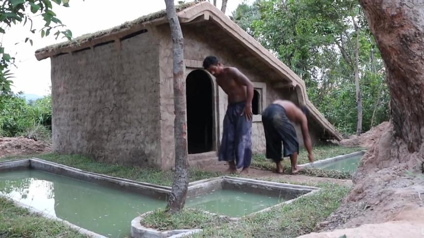 [图]野生建筑师：徒手搭建超豪华泳池别墅，买不起房我还不能自己盖？