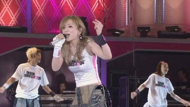 [图]滨崎步09年演唱会，万人现场大合唱《My  All》，ayu唱到哽咽！