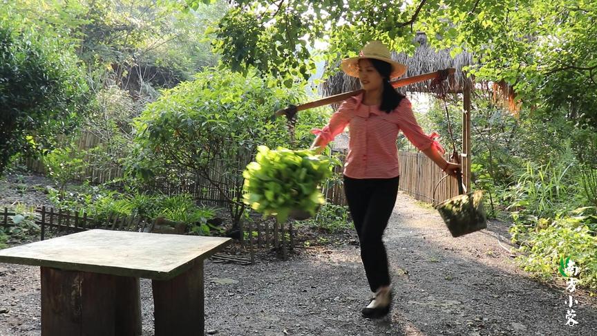 [图]女孩隐居竹林深处，开荒播种 日出而作，吃四季蔬菜 过得逍遥快活