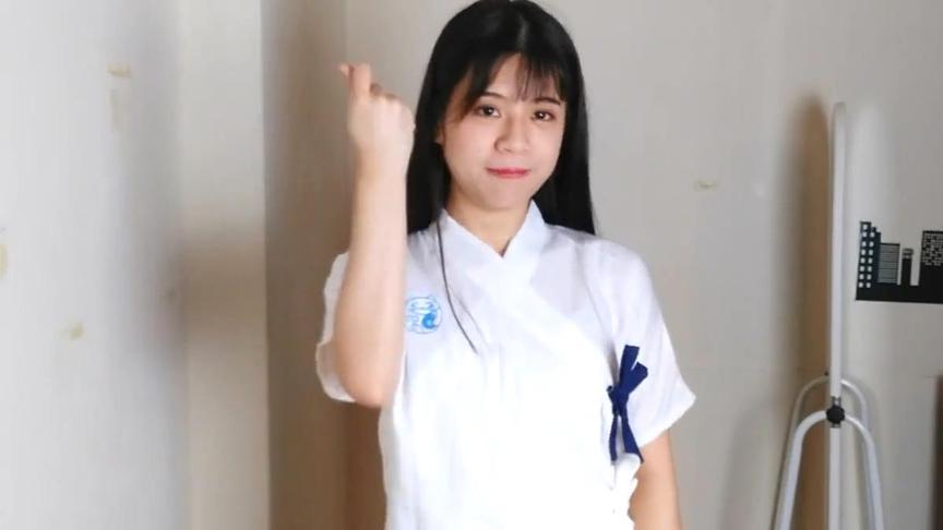 [图]小月半收到粉丝的“汉服”，原来汉服可以这么美！日本和服差远了