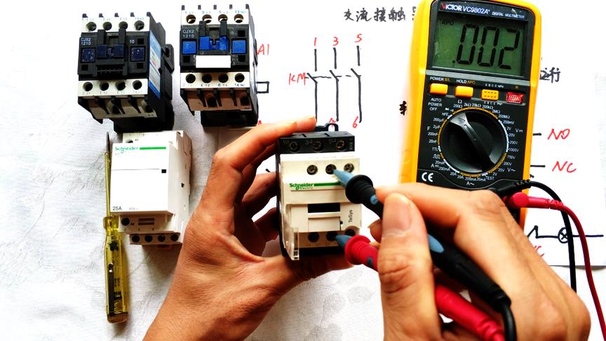 [图]交流接触器教程，老电工：4个不同接触器对比，让你学不一样的技术