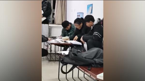 [图]高校老师用高数题抽查作业，算出答案才知谁被抽到