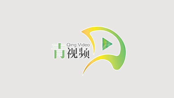 [图]青海果洛州玛多县7.4级地震 市民街头避险：刚还在被窝，吓死了