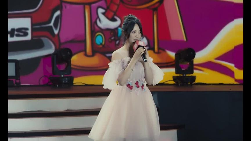 [图]【2019斗鱼直播节】童可可演唱歌曲《花下舞剑》