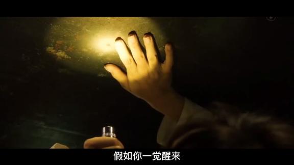 《动漫解说》_女人被困在棺材一样的箱子里，只有一部上锁的手机，她该如何自救