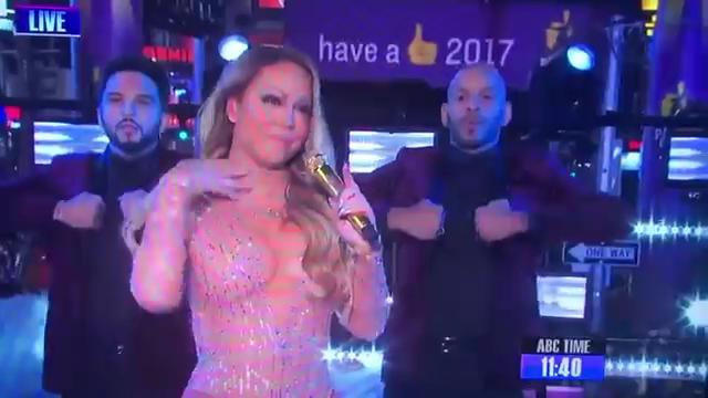 [图]牛姐玛利亚凯莉Mariah Carey2017新年现场表演，堪称车祸级别