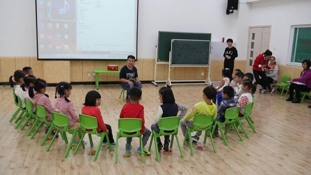 [图]幼儿园公开课《蜜蜂逗强哥》很有趣一节音乐课