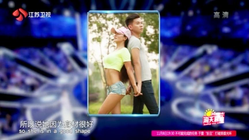 [图]50岁大美女驻颜有术，与儿子拍照被误认为两人是情侣，全场沸腾