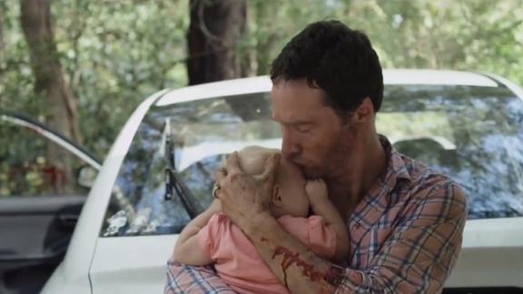 《负重前行》_感动世界的电影短片《负重前行》，丧尸爸爸保护女儿