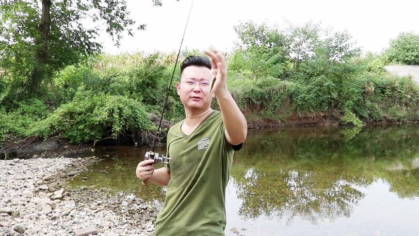 [图]在这小河边捡皇帝同款火石，却不知这里有货来了，溪流路亚暴扣！