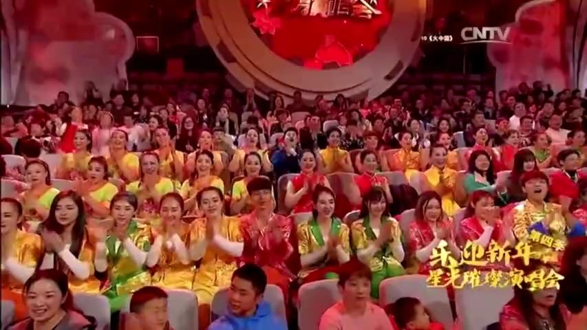 [图]山丹丹花开红艳艳～王二妮～星光璀璨演唱会版