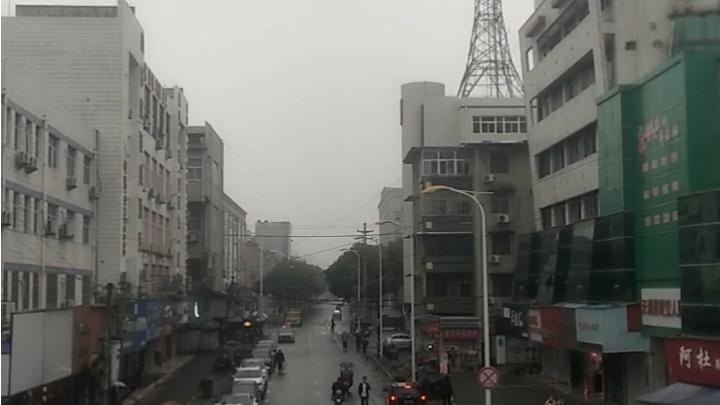 [图]地震和阴雨天黑云白气风平浪静