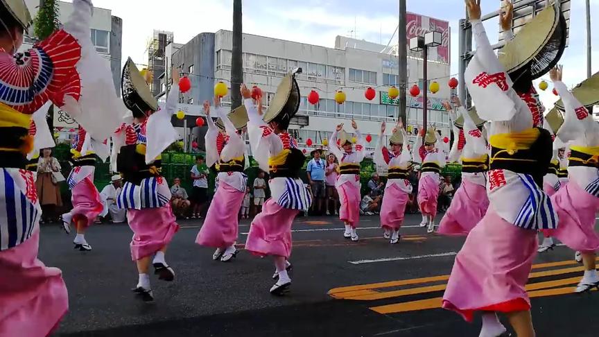 [图]日本街头跳舞 为什么女生要喊 亚麻得