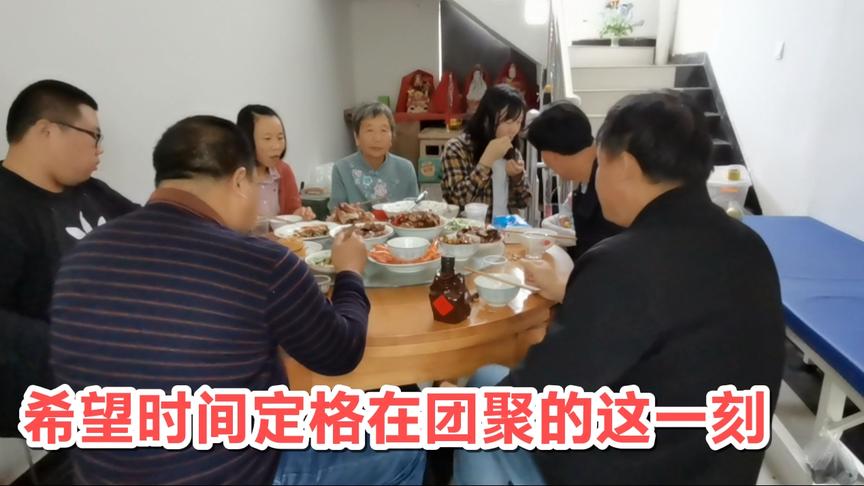 [图]妹妹一家回来了，老弟铁锅炖大鹅，我整了几个菜，一家人其乐融融