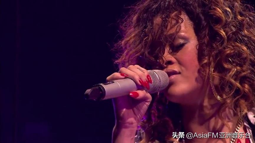 [图]Rihanna《Love the Way You Lie》这个音乐现场必须推荐，超好听