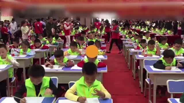 [图]245名小学生甩手速算，简直看呆了好吗~