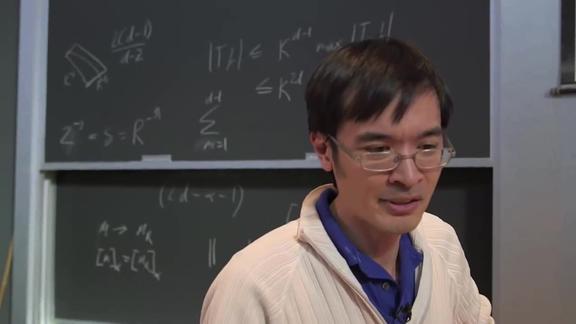 《历史人文》_被称之为天才的华裔：14岁上大学、17岁读博士、24岁成教授