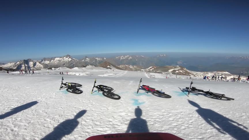 [图]一镜到底 | 越野自行车地狱级穿越，从雪山顶到绿茵小镇