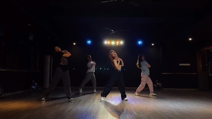 [图]🎵：#fallinout舞蹈 #jazz基本功组合choreography by 小时