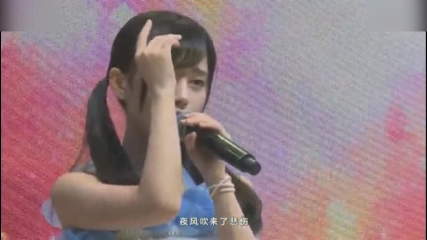 [图]SNH48 鞠婧祎 扎着双马尾演唱成名曲 都是夜风惹的祸 你喜欢么