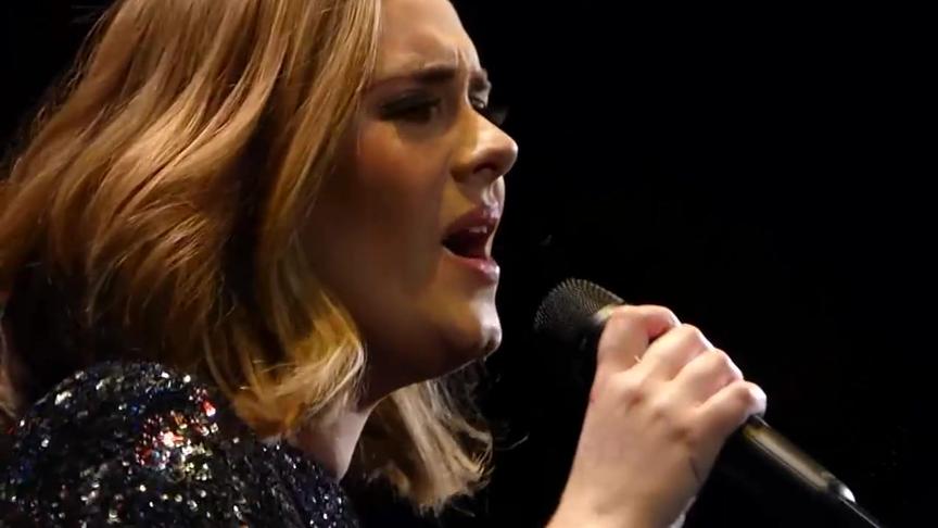 [图]Adele - 《Send My Love(To Your Lover) 》 Live