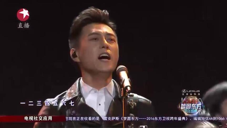 [图]演员靳东，演唱歌曲《新长征路上的摇滚》，好听到耳朵怀孕！