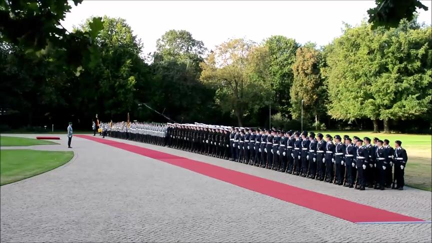 [图]《普鲁士的荣耀》德国国防军的名誉营和参谋团行进贝尔维尤宫