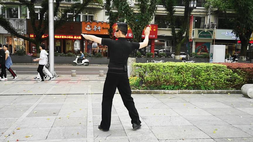 [图]交谊舞快三教学，右转换左转的换步，女步动作