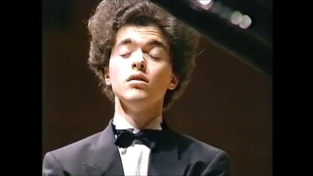 [图]基辛1991年2月12日在东京池袋艺术剧场演奏肖邦第三钢琴奏鸣曲