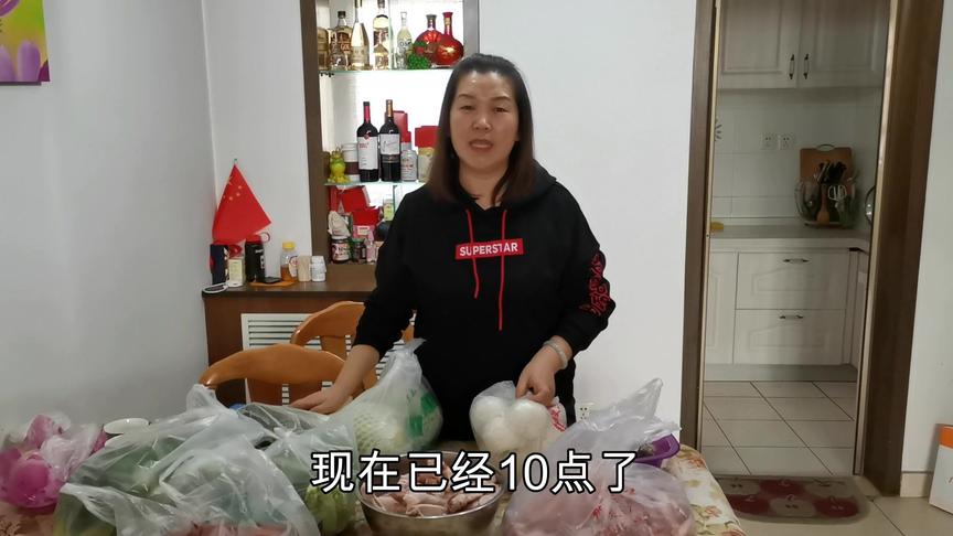 大姐要来北京了,霞姐高兴的又买虾又买肉,精心准备姐姐得到来