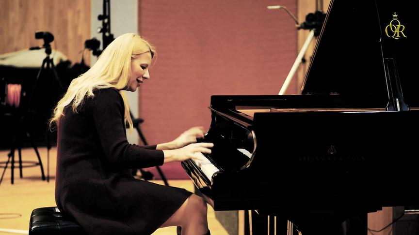 [图]Valentina Lisitsa钢琴演奏贝多芬-降E大调第十三钢琴奏鸣曲