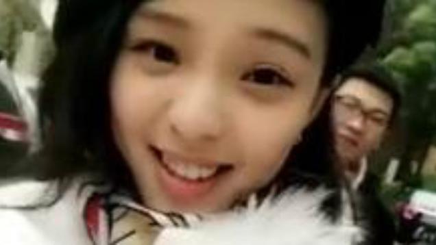 炉石传说板娘又出来卖萌 安德罗妮在后面偷笑