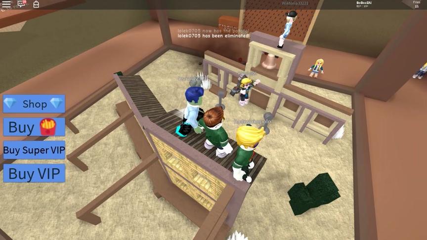 波波仔解说 roblox 虚拟世界“可怕的土豆”：站在房檐上躲土豆！