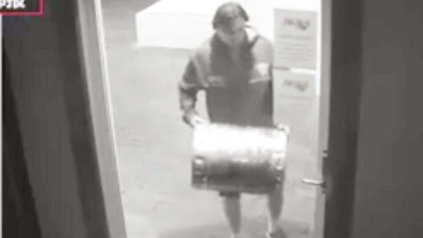 这应该是这个世界上最蠢的贼了 看到最后笑掉大牙