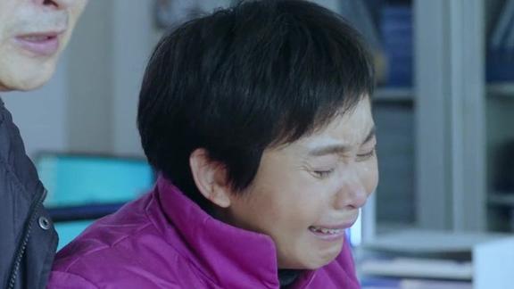 急诊科医生:女儿喝农药自杀命不久矣,父母崩溃嚎哭