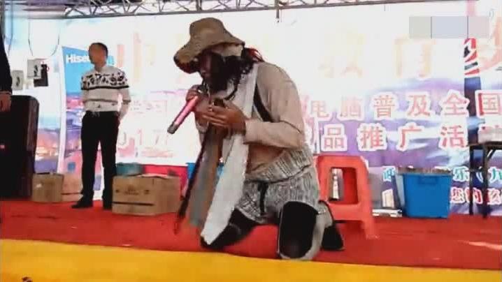 乞丐上舞台深情演唱一首情歌，感动的在场所有观众落泪！