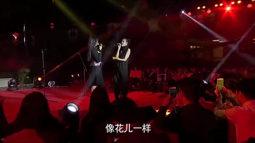 龙梅子和美女合唱一首怒放太好听了，瞬间就点燃了全场！